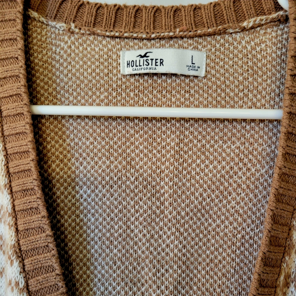 Hollister Junior Plaid Knit Cropped Cardigan in Beige and Cream - Picture 3 of 3